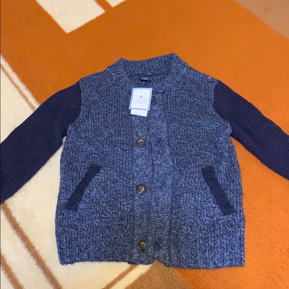 Gap sweater
